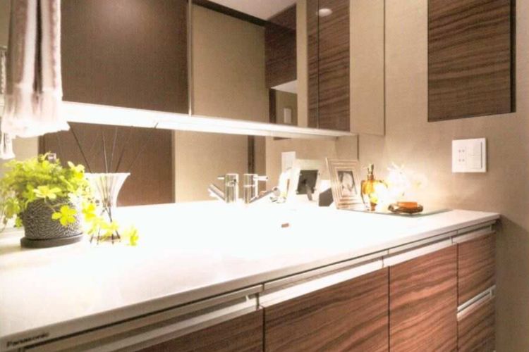 シティタワー所沢クラッシィの三面鏡付洗面化粧台